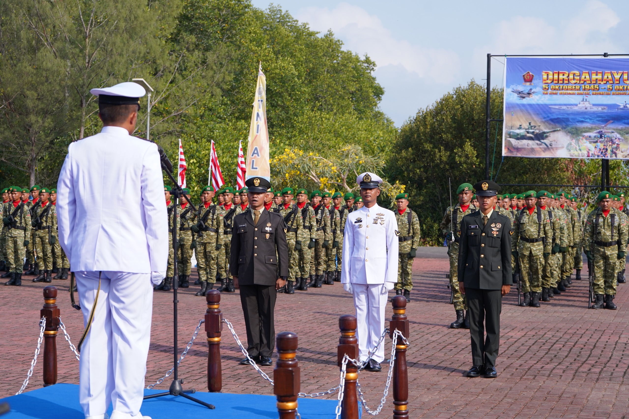 HUT Ke-81 TNI, Danlanal Kotabaru Tegaskan Kekuatan Prajurit Ada Bersama Rakyat