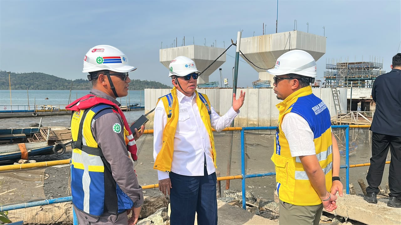 Gubernur Kalsel Tinjau Progres Pembangunan Jembatan Pulau Laut