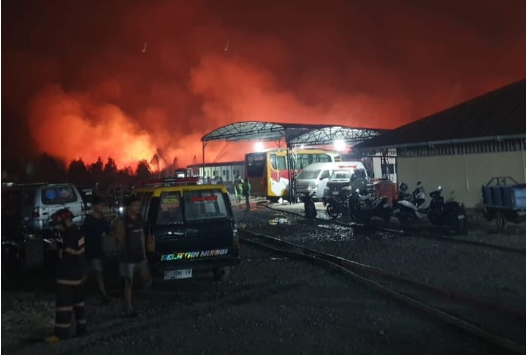 Kebakaran Lahan Dekati Kampus UNISKA Handil Bakti