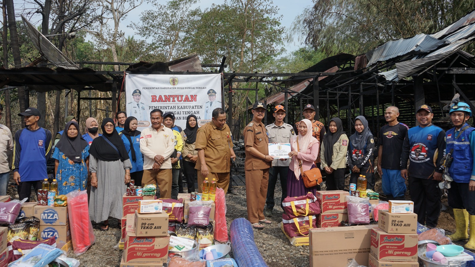 Respons Cepat Pemkab HST Berikan Bantuan untuk Korban Kebakaran Desa Jaranih