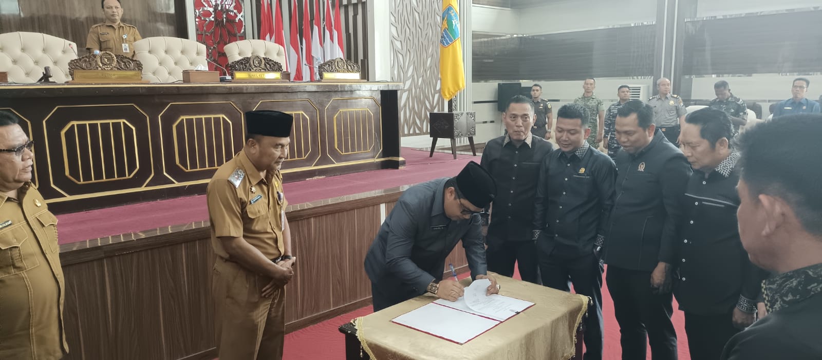DPRD Kotabaru Sepakati Dua Raperda, Kawasan Tanpa Rokok dan Tata Kelola BUMD Jadi Sorotan