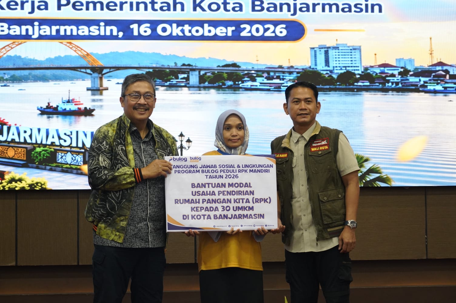 Kolaborasi Pemko Banjarmasin dengan Bulog, 30 UMKM Terima Bantuan RPK Mandiri