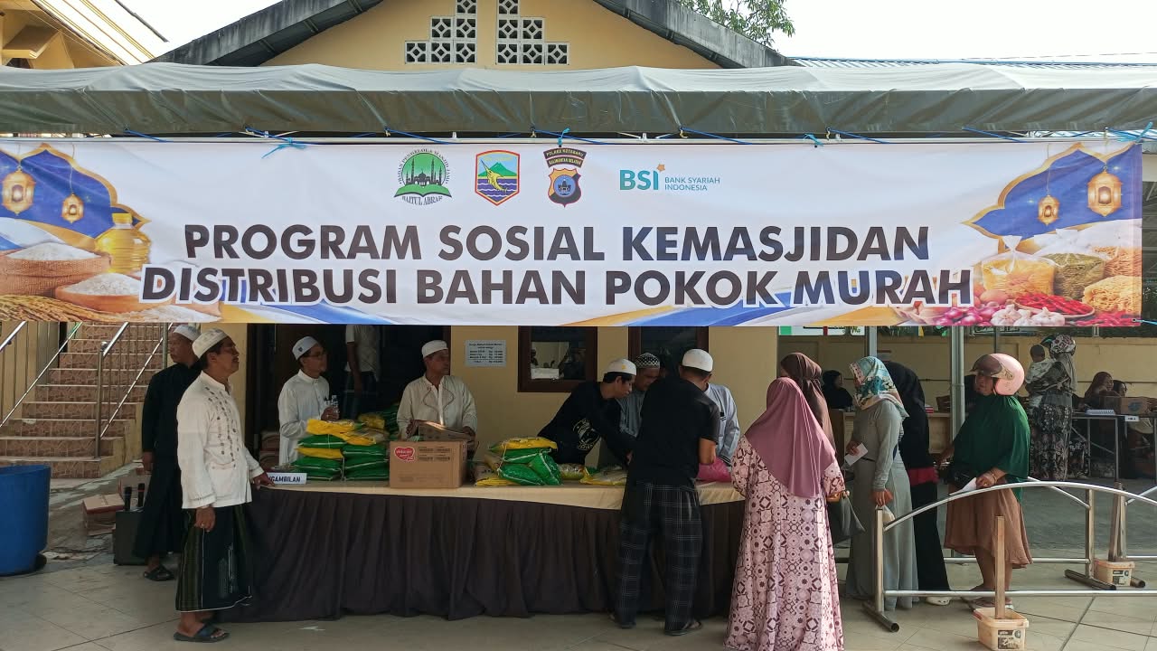 Masjid Jami Baitul Abror Gelar Program Bahan Pokok Murah