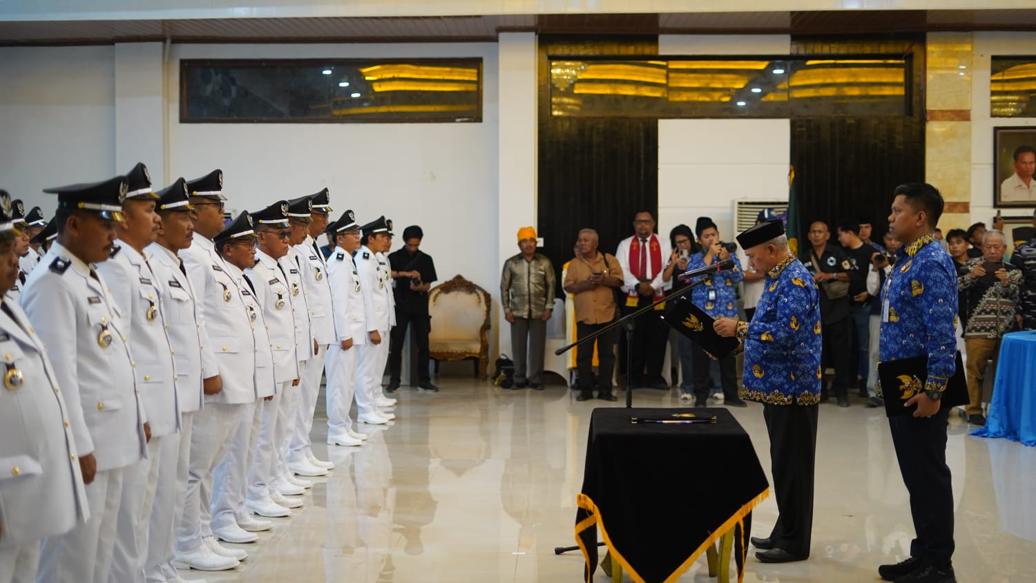 Bupati Kotabaru Lantik 41 Kades, Tekankan Pentingnya Merangkul Seluruh Elemen Masyarakat