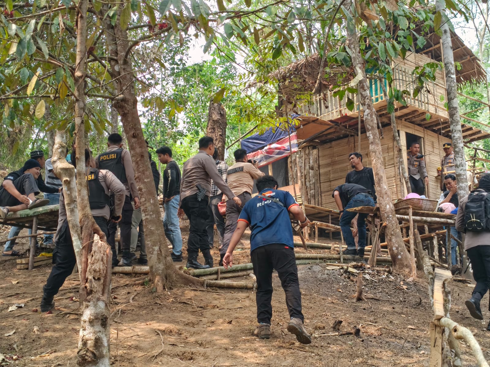 Berantas Narkoba, Polres HST Kerahkan Pasukan Gerebek Delapan Rumah di Empat Desa