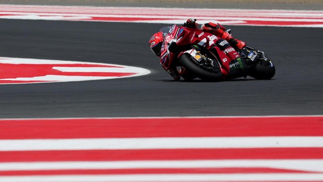 Hasil Sprint Race MotoGP Mandalika: Bezzecchi Crash, Marquez Juara