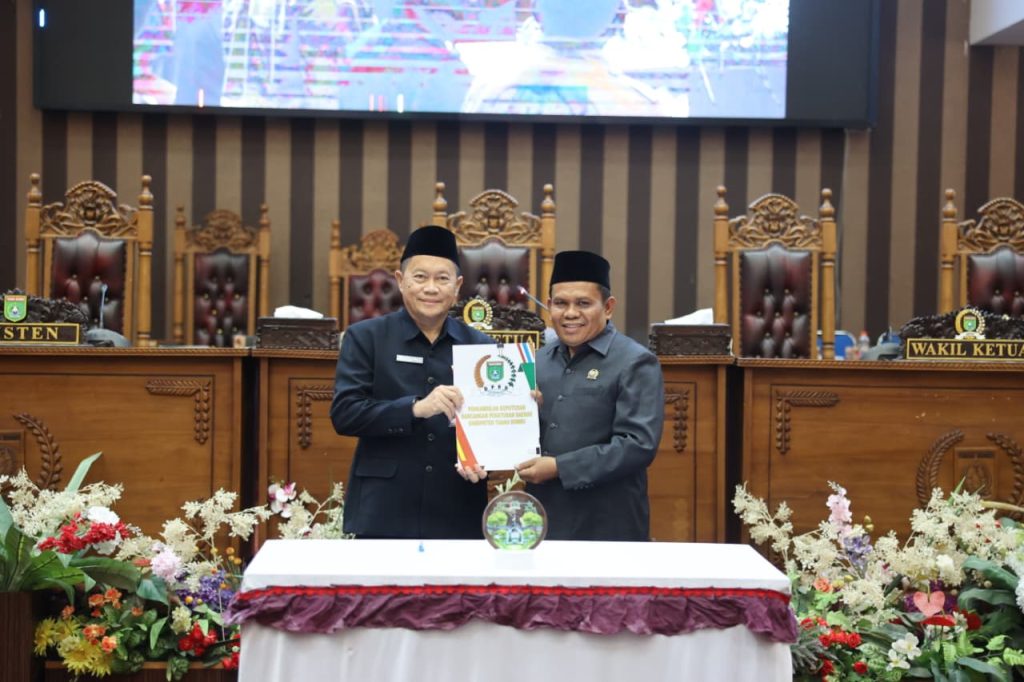 Bupati Andi Rudi Latif Setujui Pembahasan Dua Raperda Inisiatif DPRD